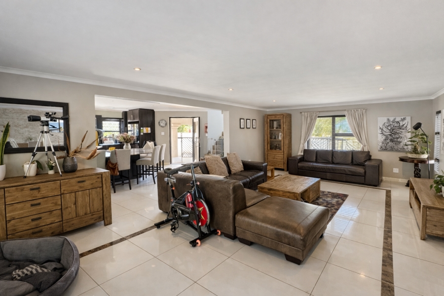 4 Bedroom Property for Sale in Flamingo Vlei Western Cape